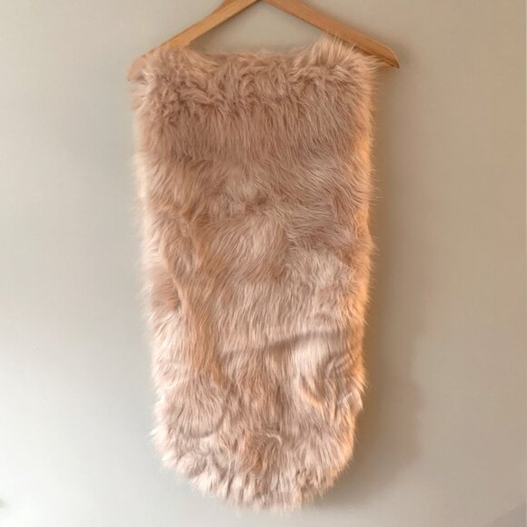 Women's Pink Champagne Faux Fur Wrap Shawl - Wedding Bridesmaid - Picture 2 of 5